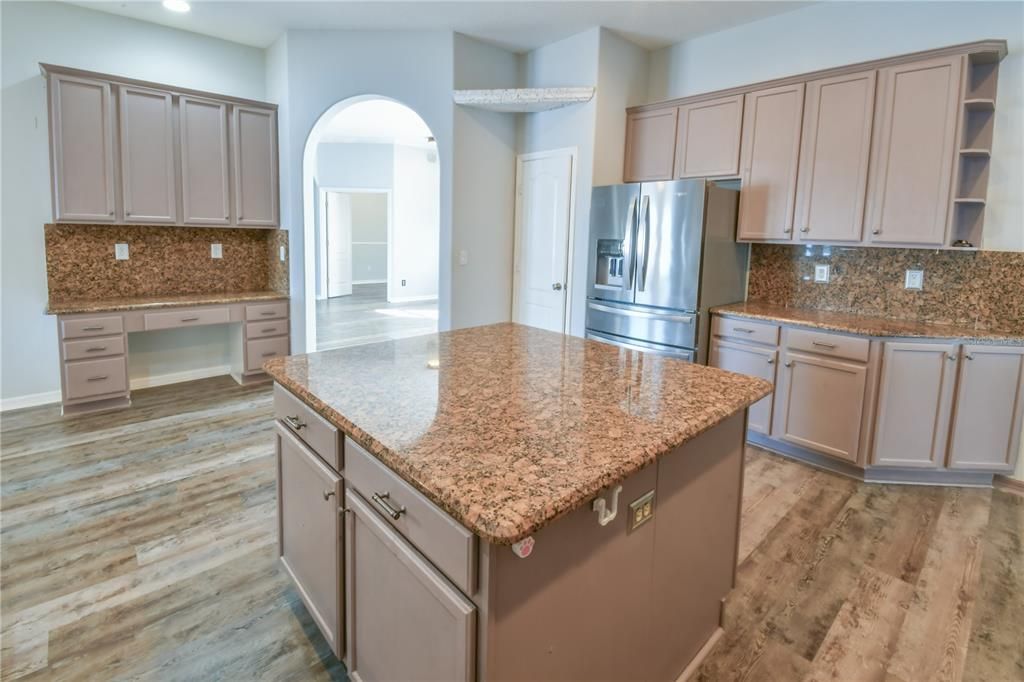 En Venta: $718,000 (4 camas, 3 baños, 2763 Pies cuadrados)