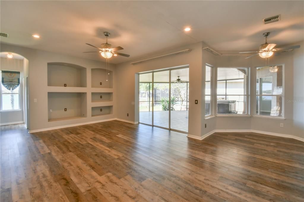 En Venta: $718,000 (4 camas, 3 baños, 2763 Pies cuadrados)