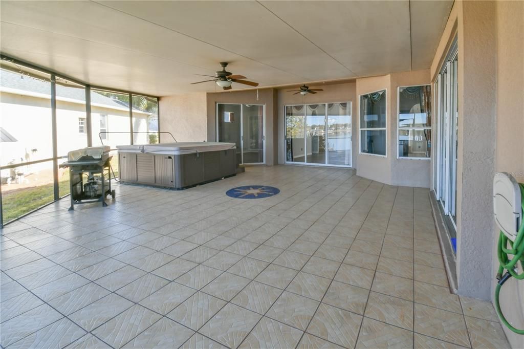 En Venta: $718,000 (4 camas, 3 baños, 2763 Pies cuadrados)