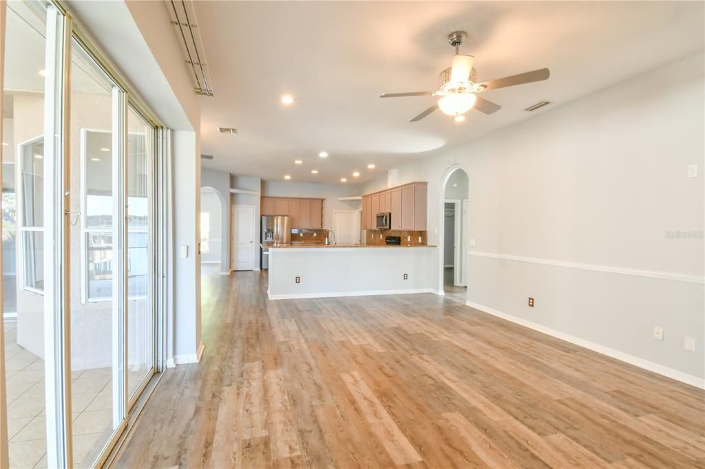 En Venta: $718,000 (4 camas, 3 baños, 2763 Pies cuadrados)