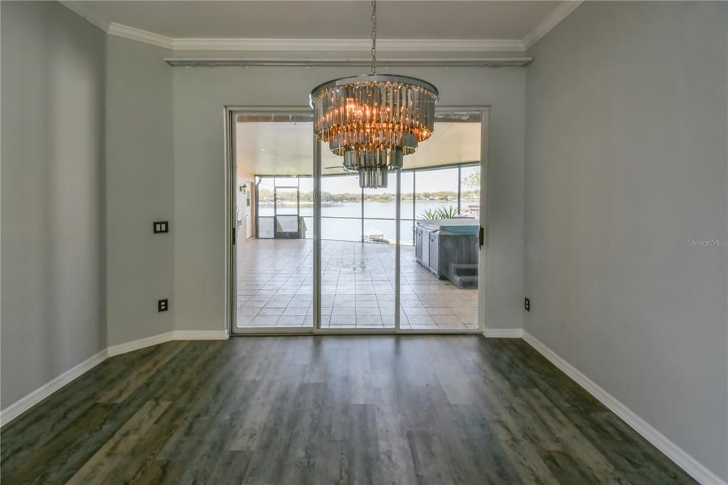 En Venta: $718,000 (4 camas, 3 baños, 2763 Pies cuadrados)