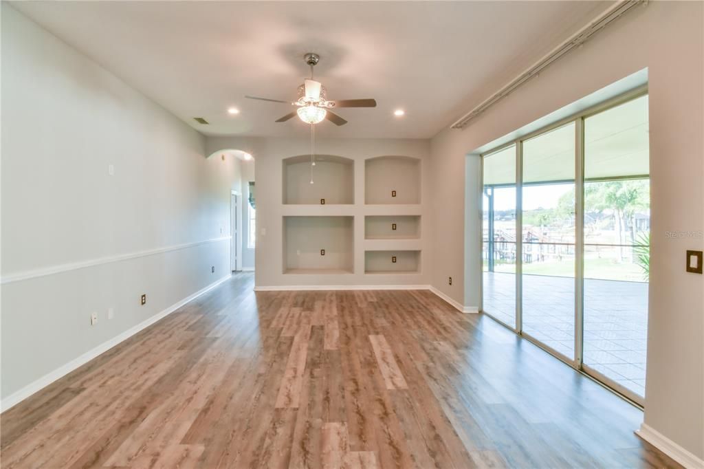 En Venta: $718,000 (4 camas, 3 baños, 2763 Pies cuadrados)