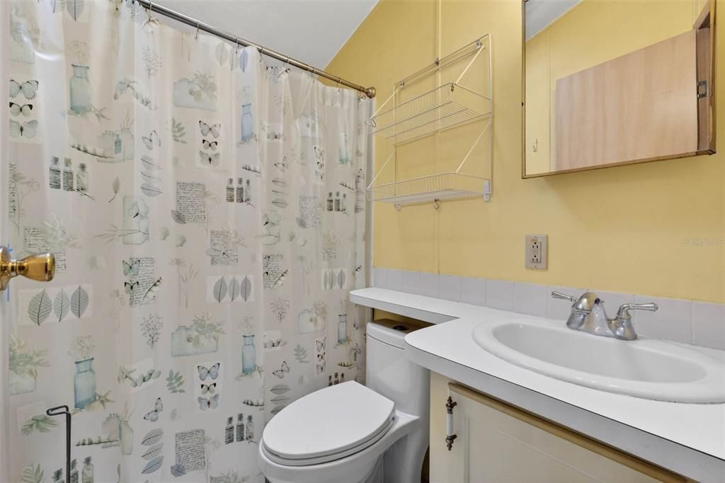 На продажу: $99,900 (2 спален, 1 ванн, 492 Квадратных фут)