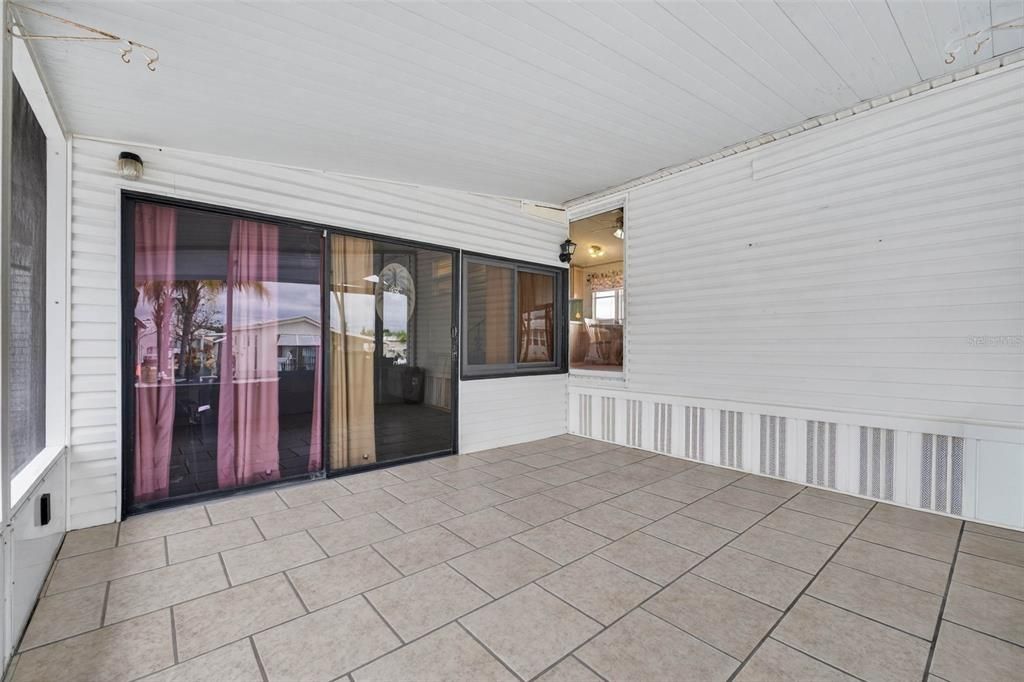 На продажу: $99,900 (2 спален, 1 ванн, 492 Квадратных фут)