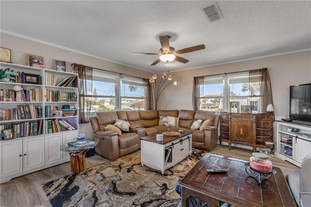 For Sale: $1,100,000 (4 beds, 3 baths, 1970 Square Feet)