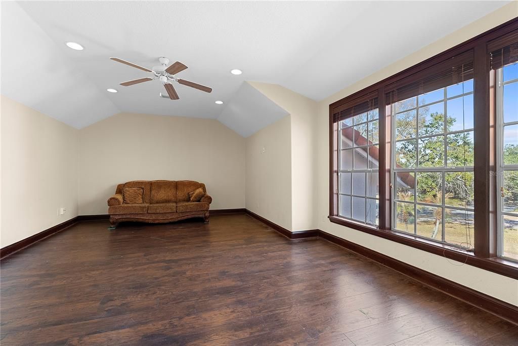 For Sale: $1,100,000 (4 beds, 4 baths, 3632 Square Feet)