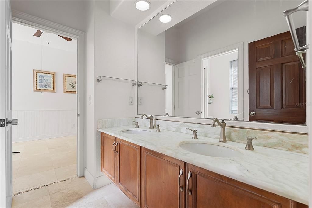 For Sale: $1,100,000 (4 beds, 4 baths, 3632 Square Feet)