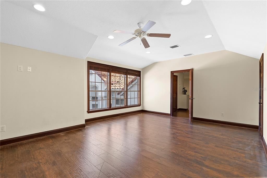 For Sale: $1,100,000 (4 beds, 4 baths, 3632 Square Feet)