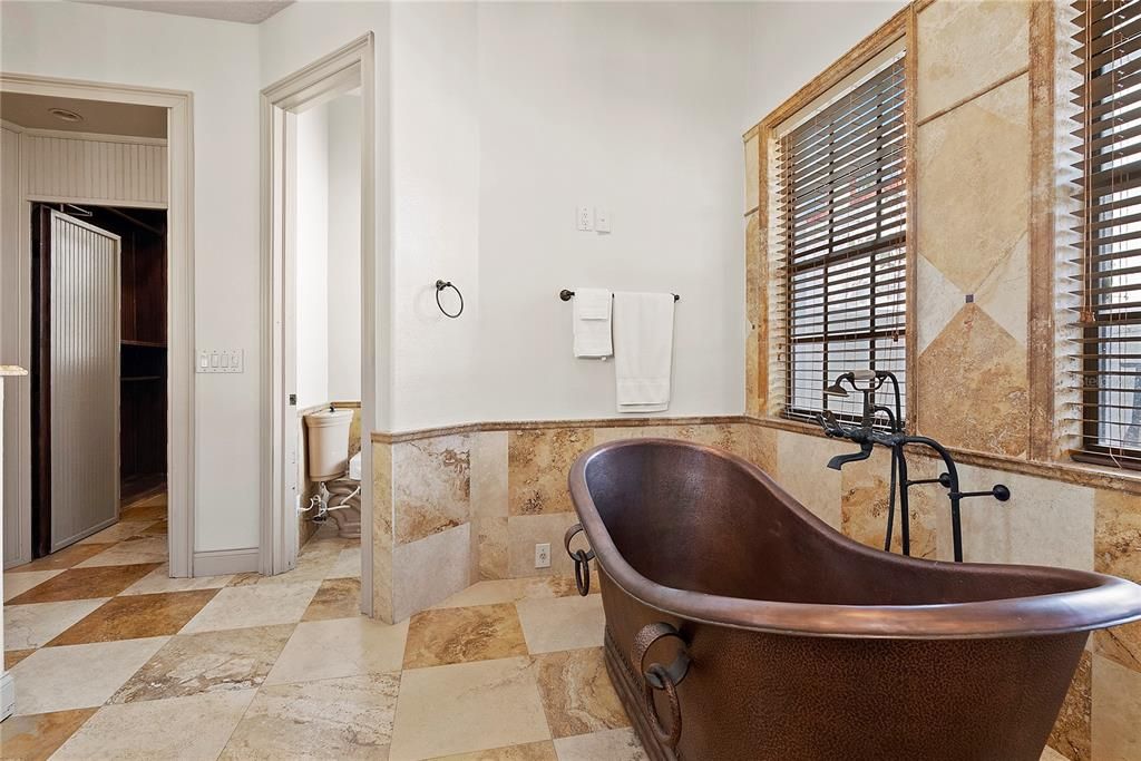 For Sale: $1,100,000 (4 beds, 4 baths, 3632 Square Feet)