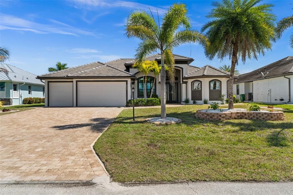 Под контрактом: $749,000 (3 спален, 2 ванн, 2191 Квадратных фут)