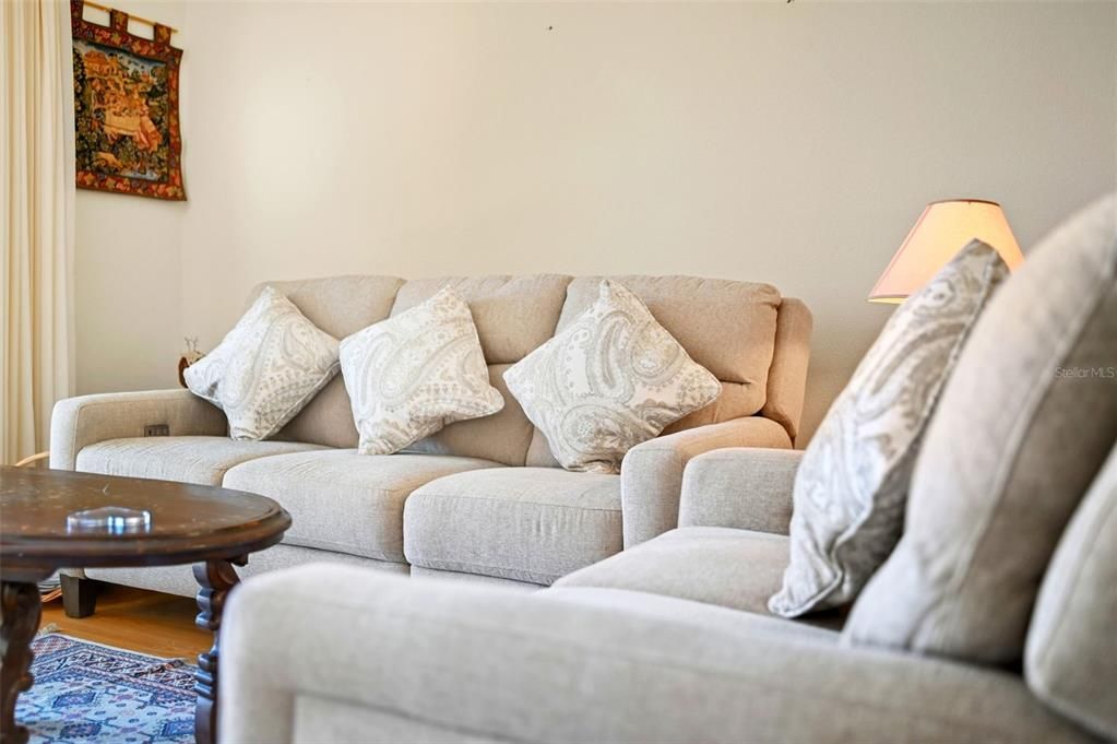 Active With Contract: $257,500 (2 beds, 2 baths, 1374 Square Feet)