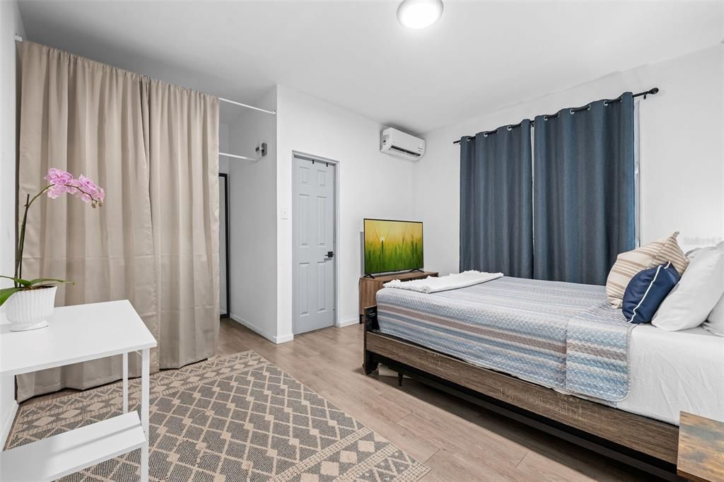 На продажу: $875,000 (6 спален, 4 ванн, 2080 Квадратных фут)