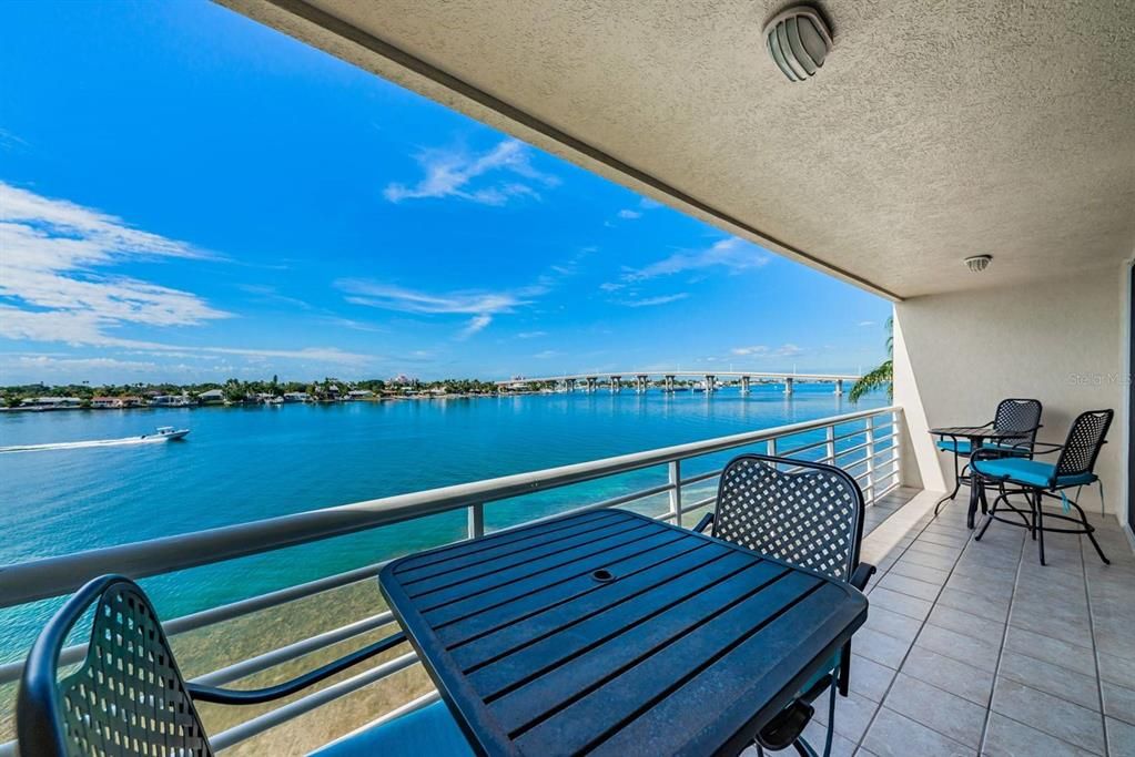 For Rent: $7,460 (2 beds, 2 baths, 1215 Square Feet)