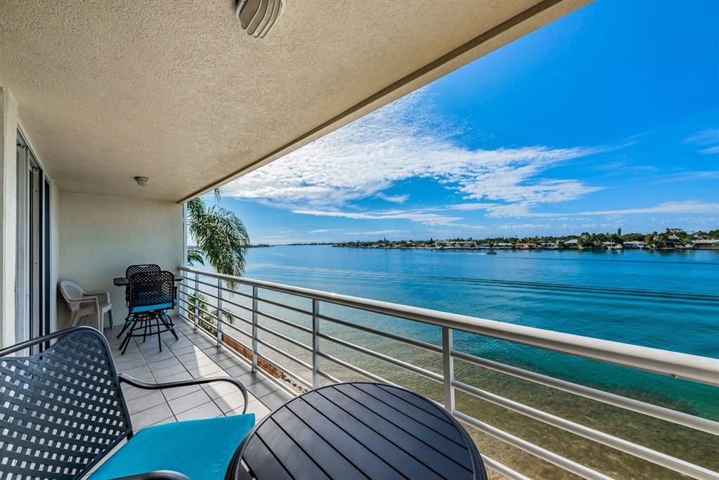 For Rent: $7,460 (2 beds, 2 baths, 1215 Square Feet)