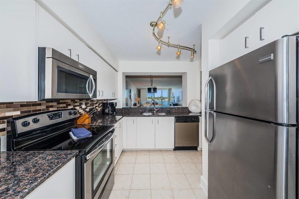 For Rent: $7,460 (2 beds, 2 baths, 1215 Square Feet)