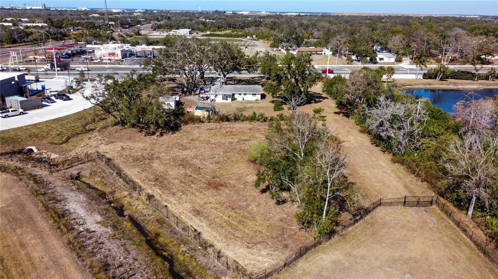 待售: $1,299,999 (1.96 acres)