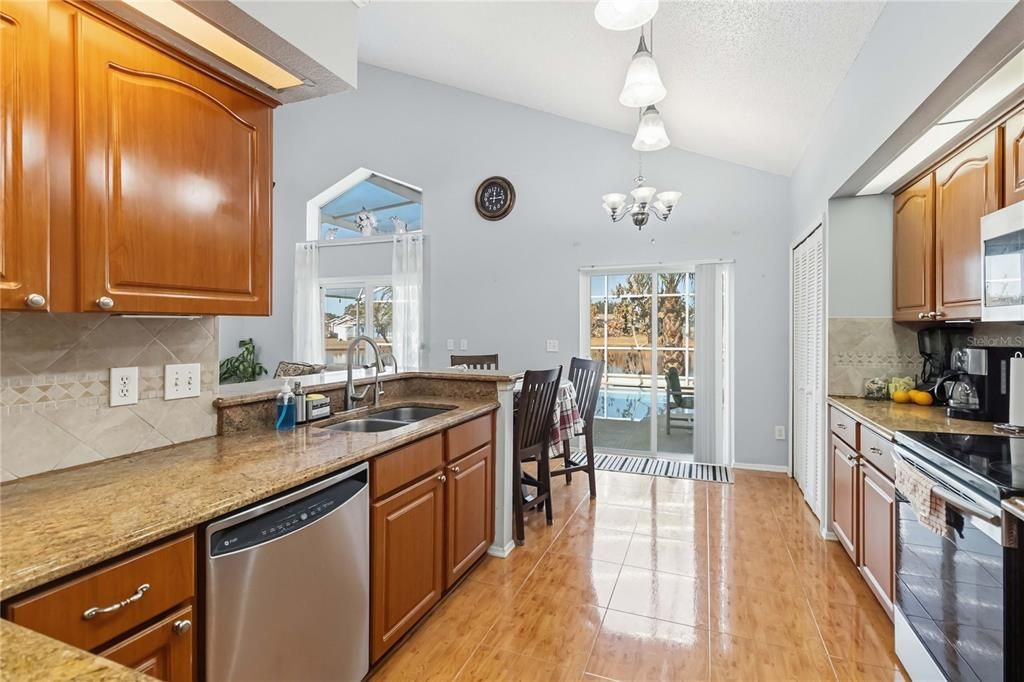 На продажу: $459,000 (4 спален, 2 ванн, 2008 Квадратных фут)