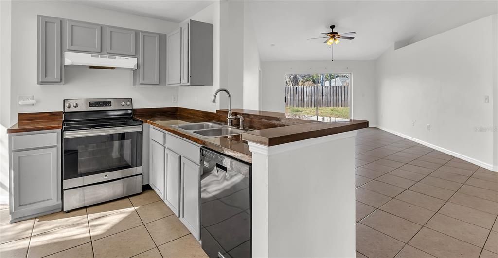 Activo con contrato: $285,000 (3 camas, 2 baños, 1252 Pies cuadrados)