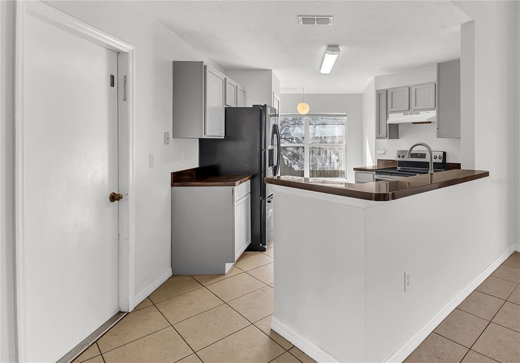 Activo con contrato: $285,000 (3 camas, 2 baños, 1252 Pies cuadrados)