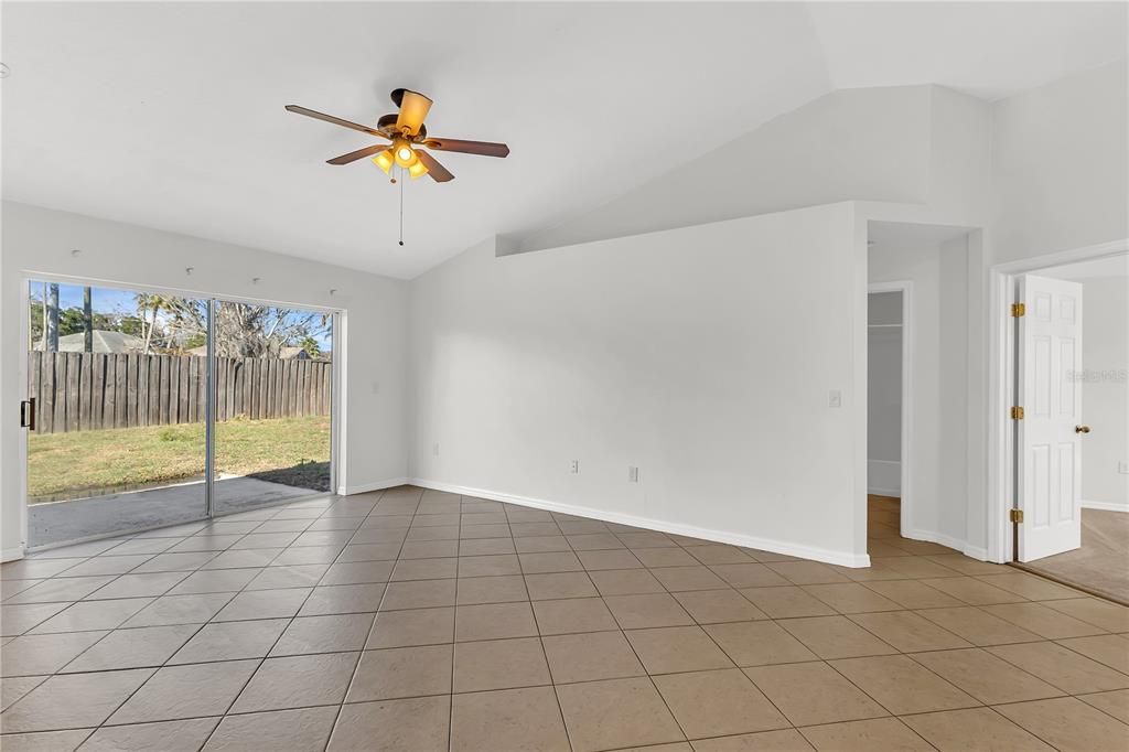 Activo con contrato: $285,000 (3 camas, 2 baños, 1252 Pies cuadrados)