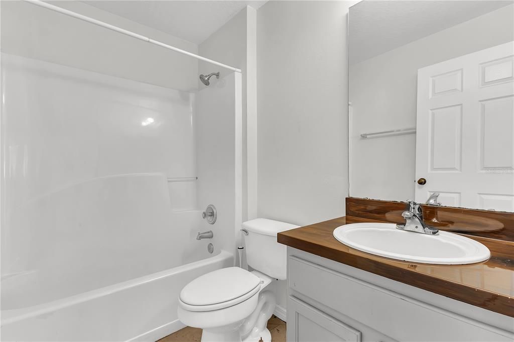 Activo con contrato: $285,000 (3 camas, 2 baños, 1252 Pies cuadrados)