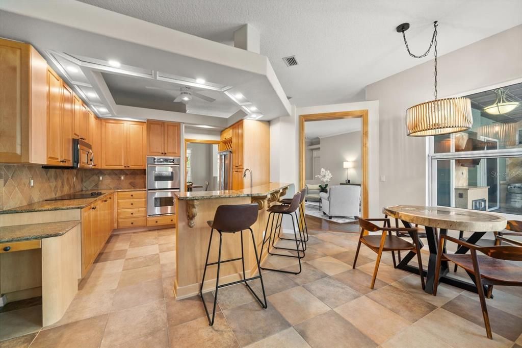 En Venta: $915,000 (4 camas, 3 baños, 2795 Pies cuadrados)
