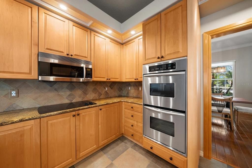 En Venta: $915,000 (4 camas, 3 baños, 2795 Pies cuadrados)