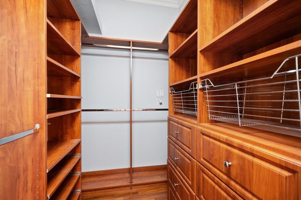 En Venta: $915,000 (4 camas, 3 baños, 2795 Pies cuadrados)