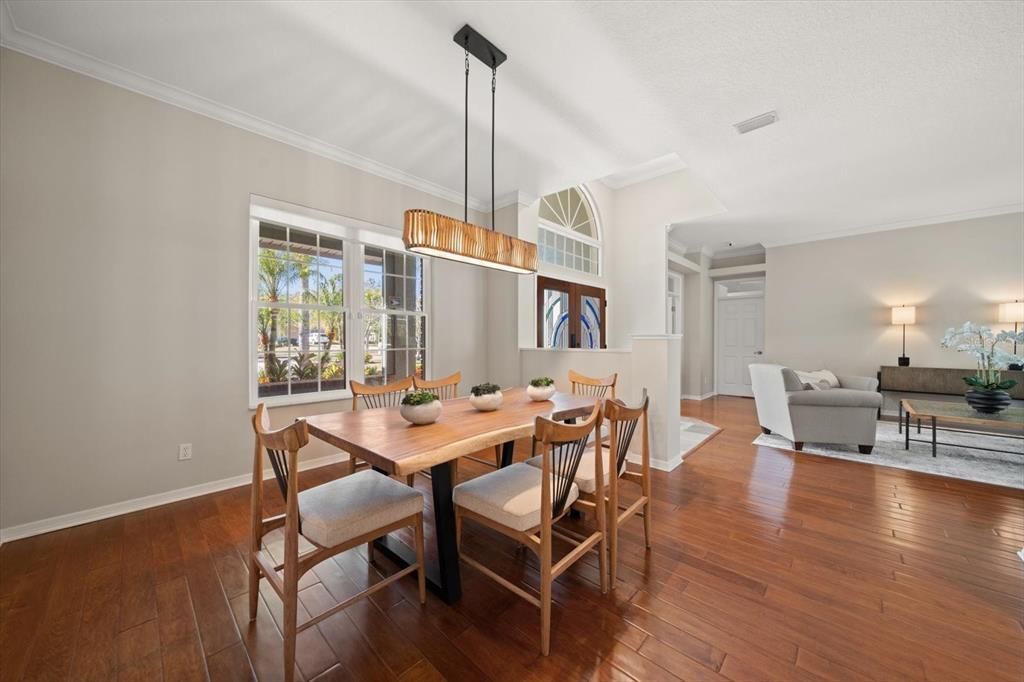 En Venta: $915,000 (4 camas, 3 baños, 2795 Pies cuadrados)