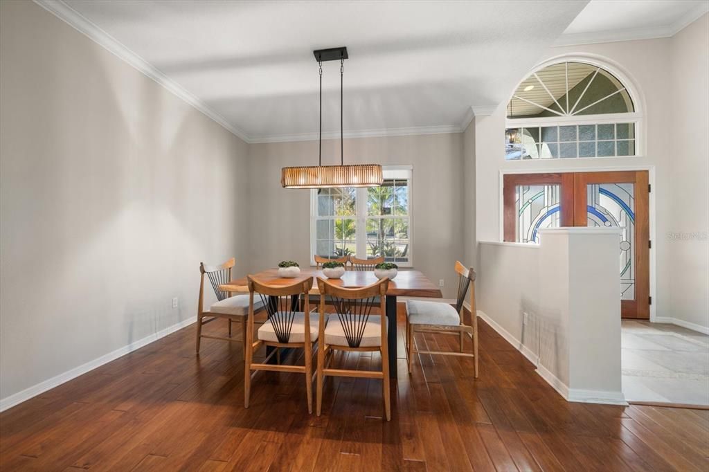 En Venta: $915,000 (4 camas, 3 baños, 2795 Pies cuadrados)