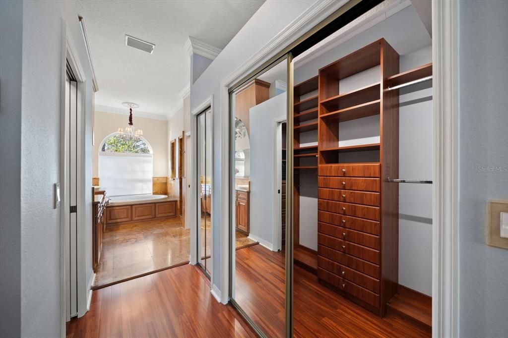 En Venta: $915,000 (4 camas, 3 baños, 2795 Pies cuadrados)