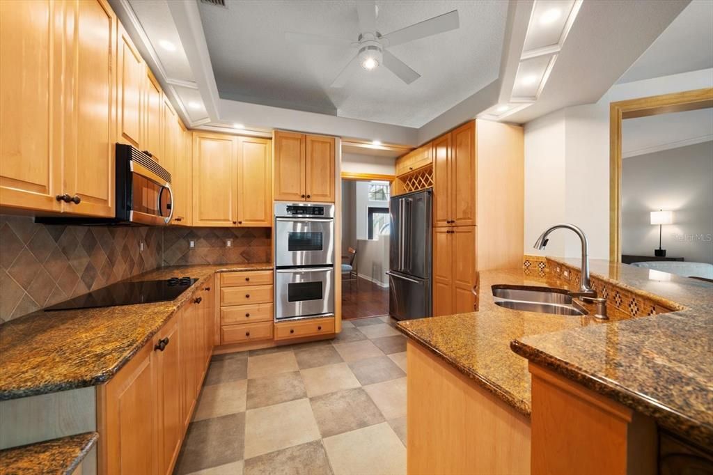 En Venta: $915,000 (4 camas, 3 baños, 2795 Pies cuadrados)