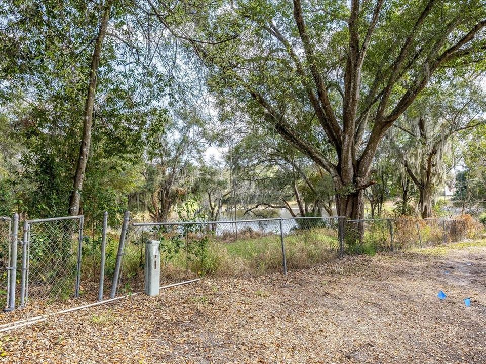 待售: $399,000 (2.11 acres)