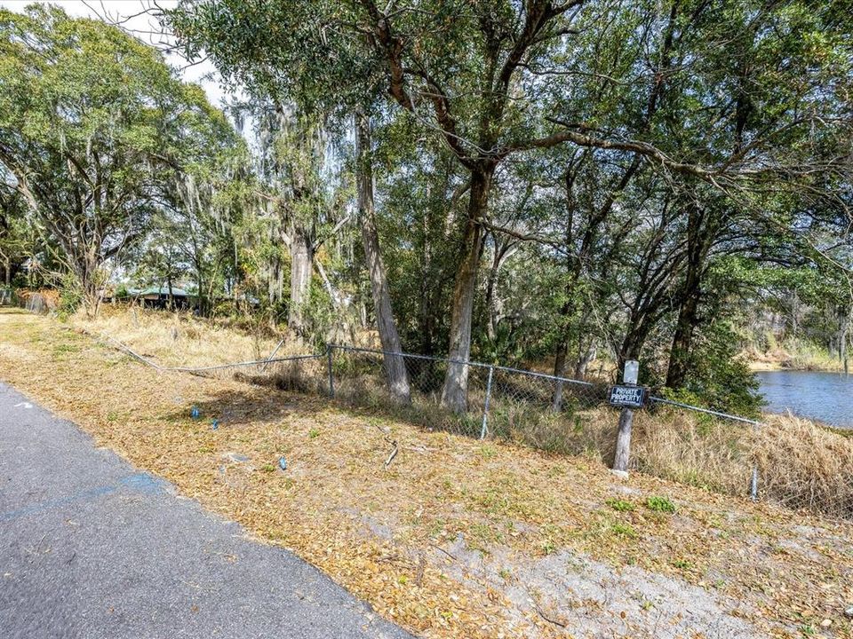 待售: $399,000 (2.11 acres)