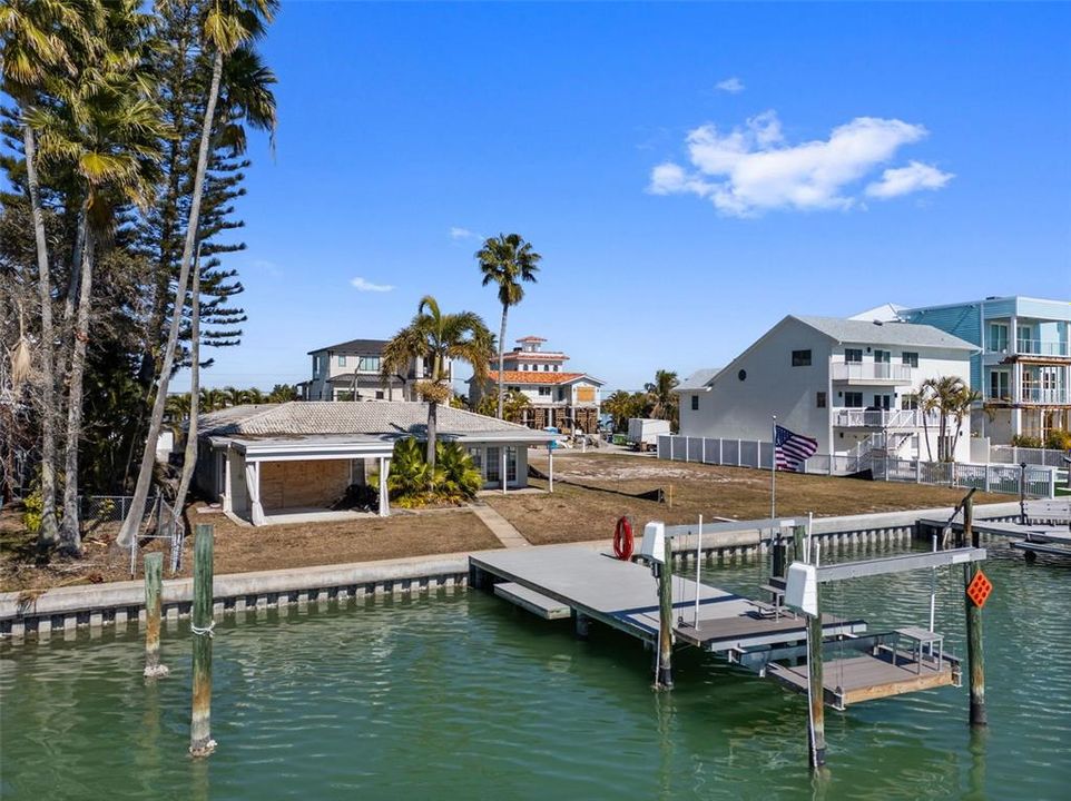 待售: $950,000 (0.17 acres)
