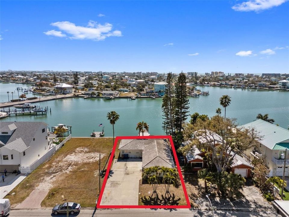 待售: $950,000 (0.17 acres)