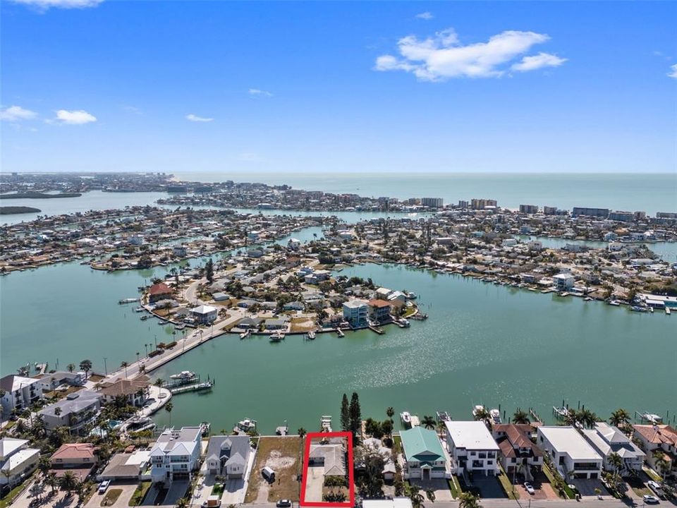 待售: $950,000 (0.17 acres)