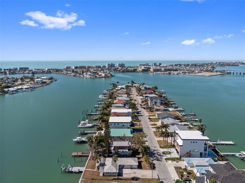 待售: $950,000 (0.17 acres)