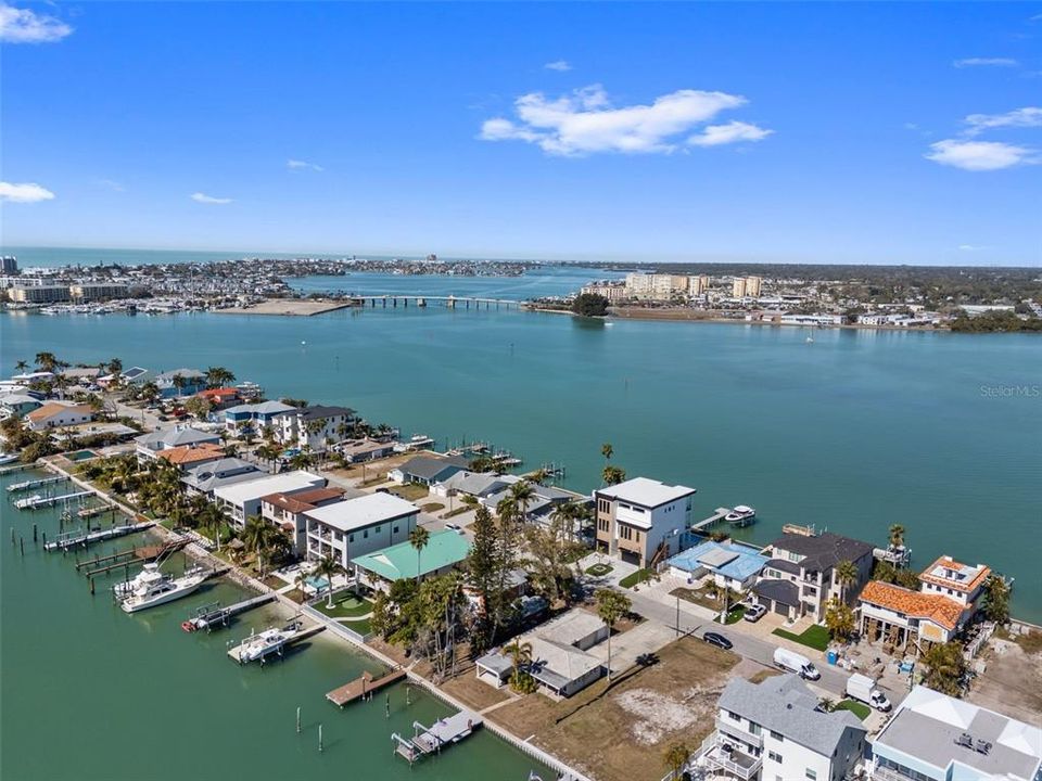 待售: $950,000 (0.17 acres)