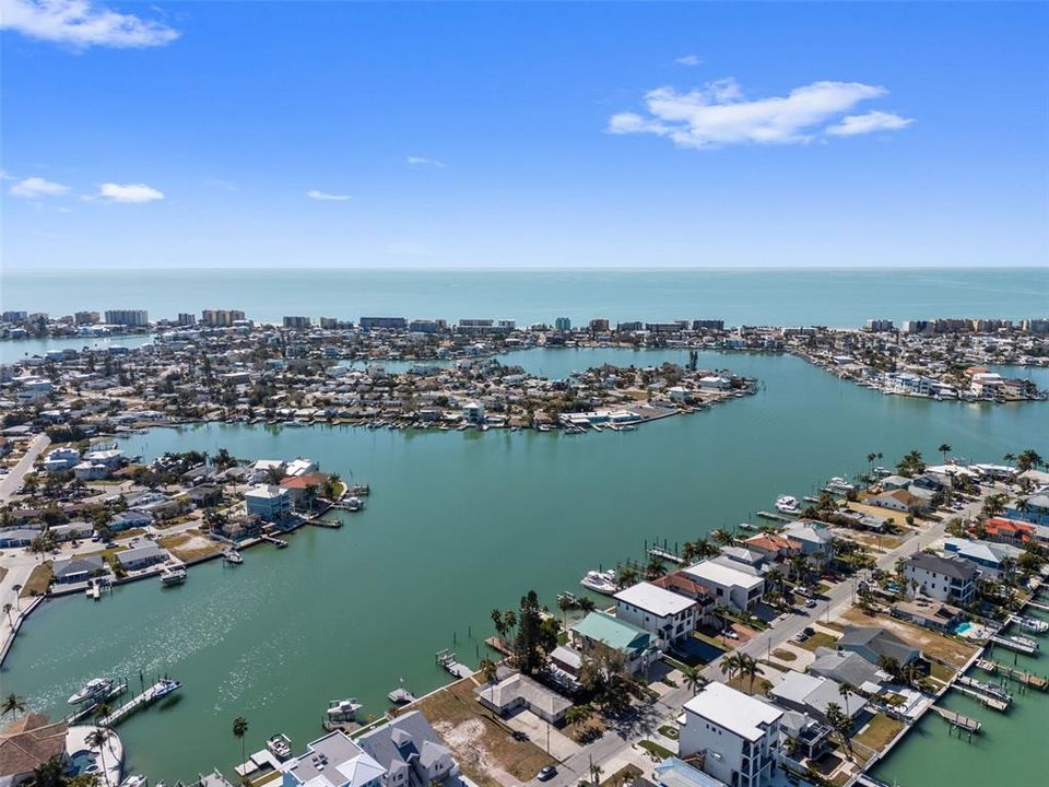 待售: $950,000 (0.17 acres)
