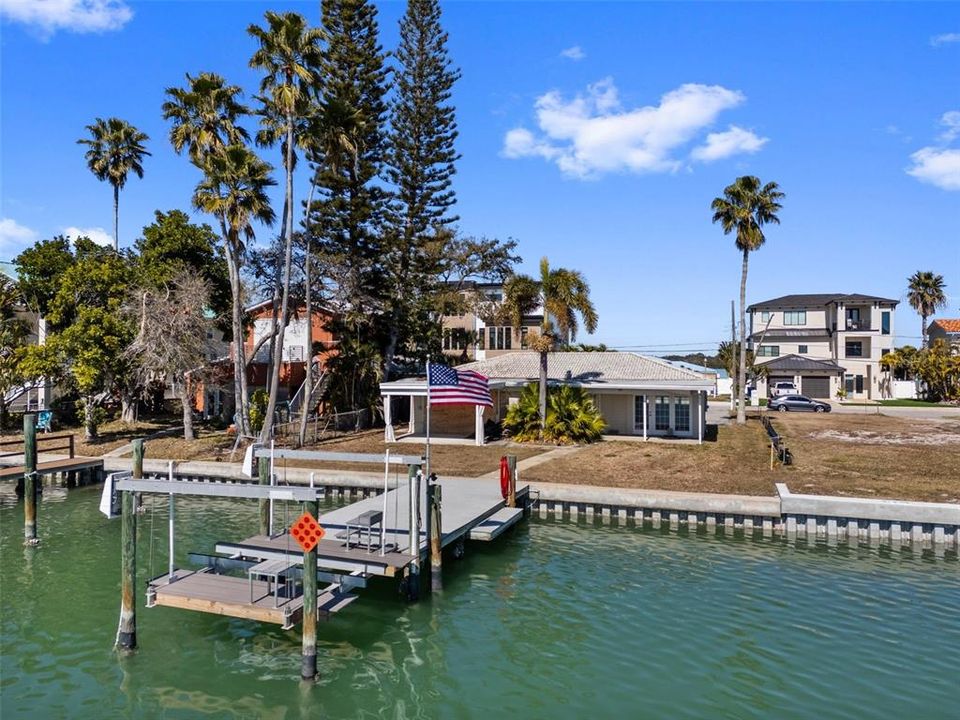 待售: $950,000 (0.17 acres)