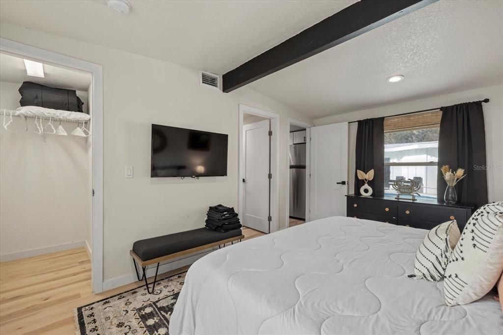 For Sale: $1,575,000 (6 beds, 5 baths, 3249 Square Feet)