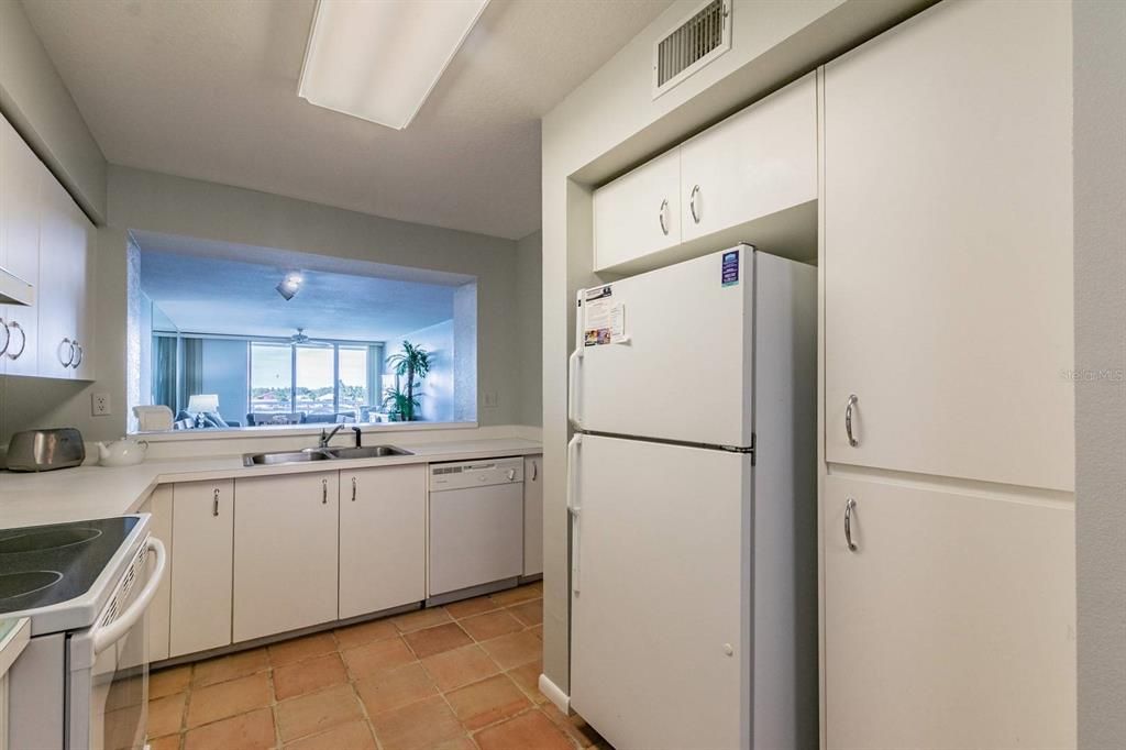 В аренду: $9,398 (2 спален, 2 ванн, 1215 Квадратных фут)