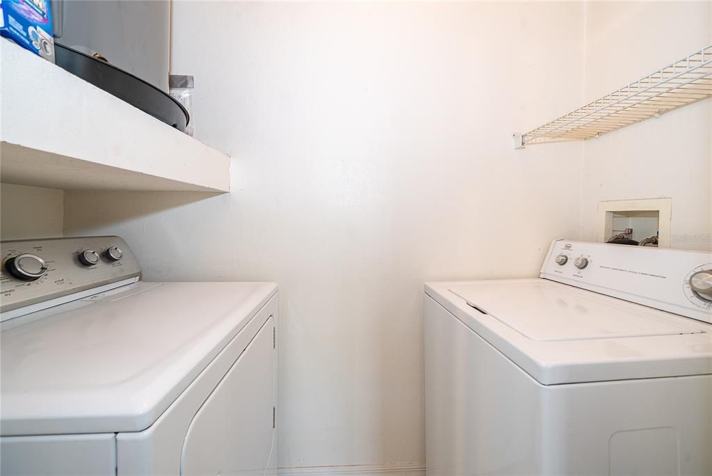 合同活跃: $155,000 (2 贝兹, 1 浴室, 921 平方英尺)