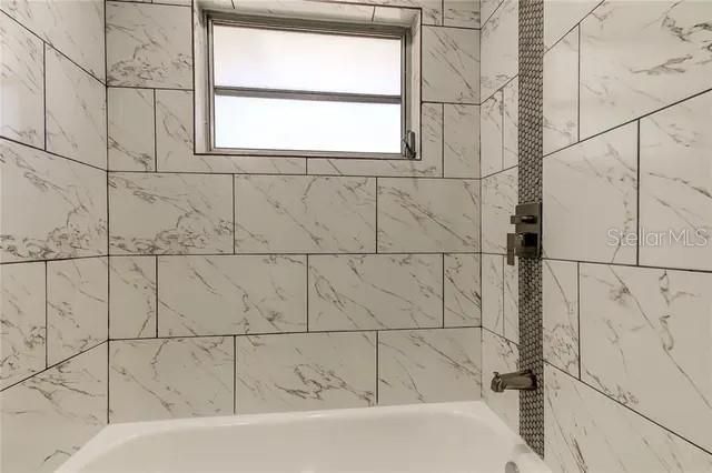For Sale: $225,000 (2 beds, 1 baths, 924 Square Feet)