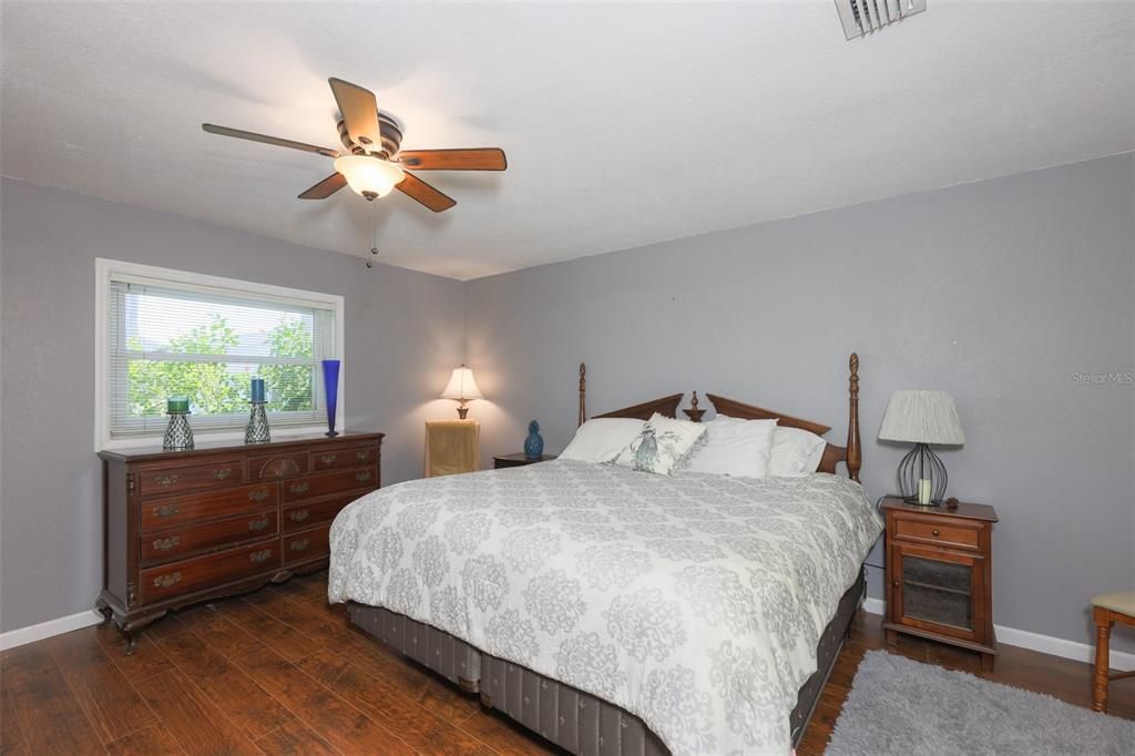 For Sale: $229,900 (2 beds, 2 baths, 1516 Square Feet)