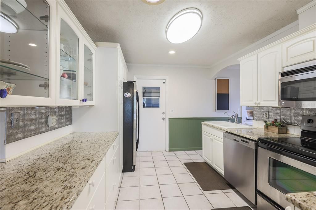 For Sale: $229,900 (2 beds, 2 baths, 1516 Square Feet)