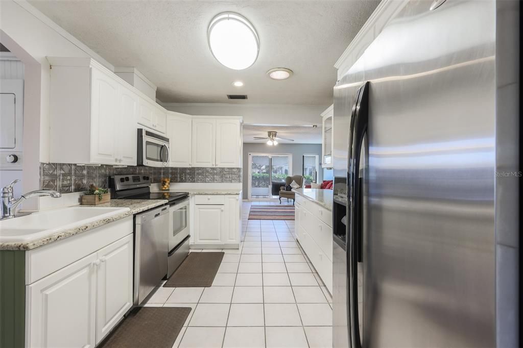 For Sale: $229,900 (2 beds, 2 baths, 1516 Square Feet)