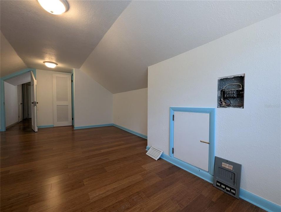 Active With Contract: $319,900 (4 beds, 1 baths, 1641 Square Feet)