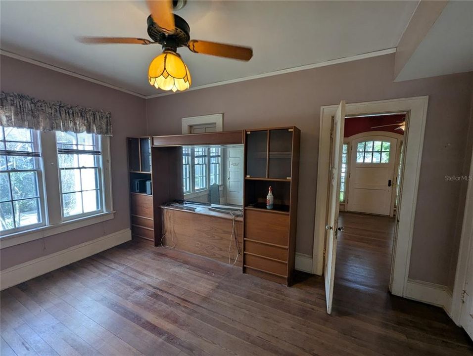 Active With Contract: $319,900 (4 beds, 1 baths, 1641 Square Feet)
